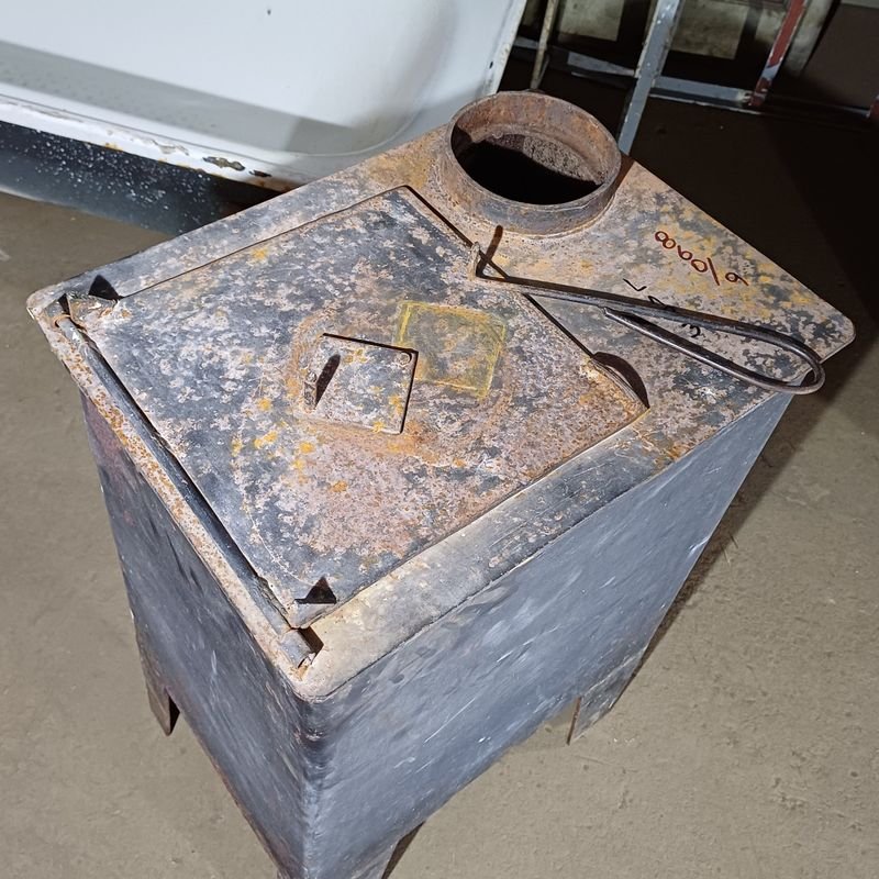 Estufa a leña tipo salamandra con chimenea para hogar - imagen 2