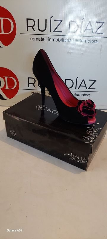 Lote anterior: Zapatos de tacón alto en venta