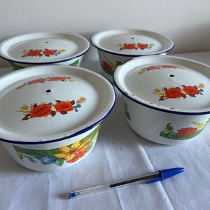 Set de 4 Cuencos Esmaltados Blancos con Tapa y Flores - imagen 2