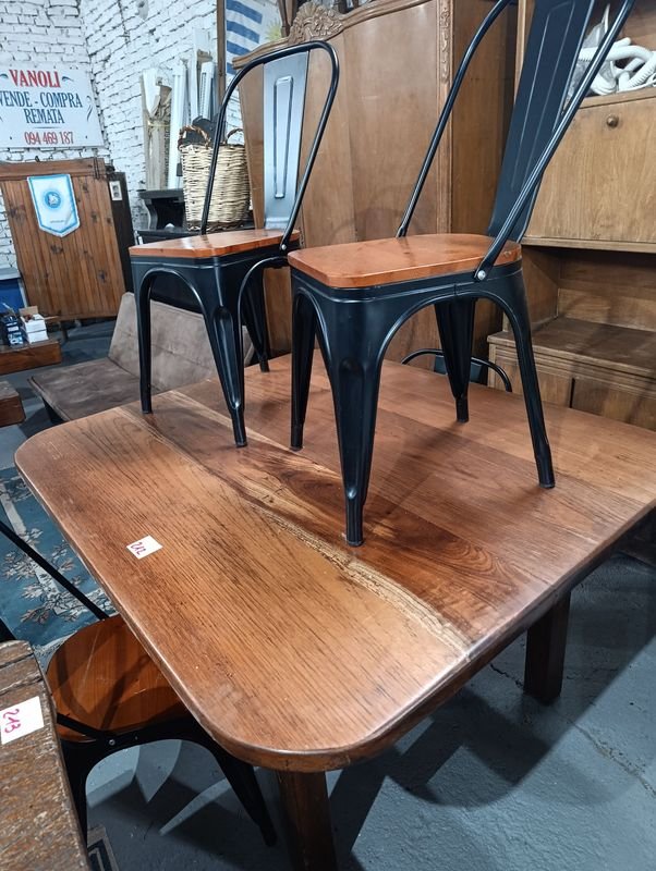 Juego de Comedor: Mesa Rectangular y 4 Sillas de Madera y Metal