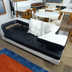 Sofá Italiano de Diseño Formenti Wave en Cuero Bicolor con Mesa y Almohadón - imagen 3