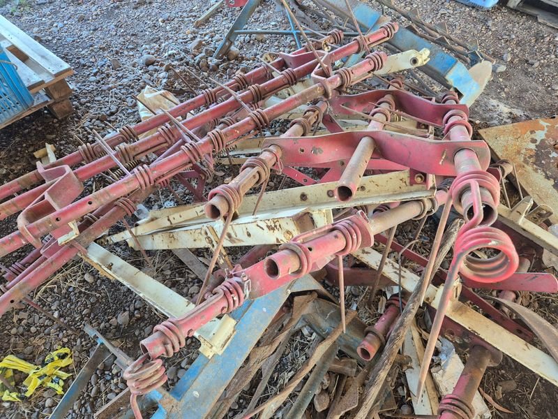 Lote siguiente: Implementos Agrícolas Varios con Puas y Barras