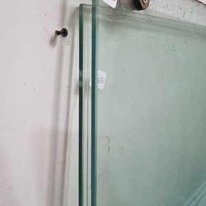 Set de 3 Piezas: Puerta de Vidrio Corrediza, Ventana de Baño y Cortina - imagen 2