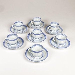 Lote siguiente: Juego de 7 Pocillos de Porcelana China "Grano de Arroz" con Platillos