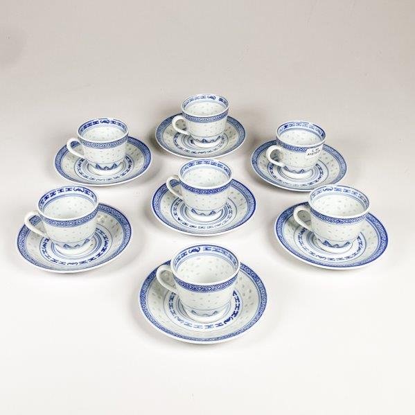 Juego de 7 Pocillos de Porcelana China "Grano de Arroz" con Platillos