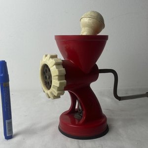 Antigua Máquina para Picar Carne Roja con Manivela - imagen 5