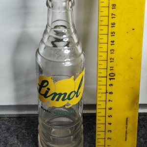 Lote anterior: Botella Antigua Limól de Vidrio Transparente