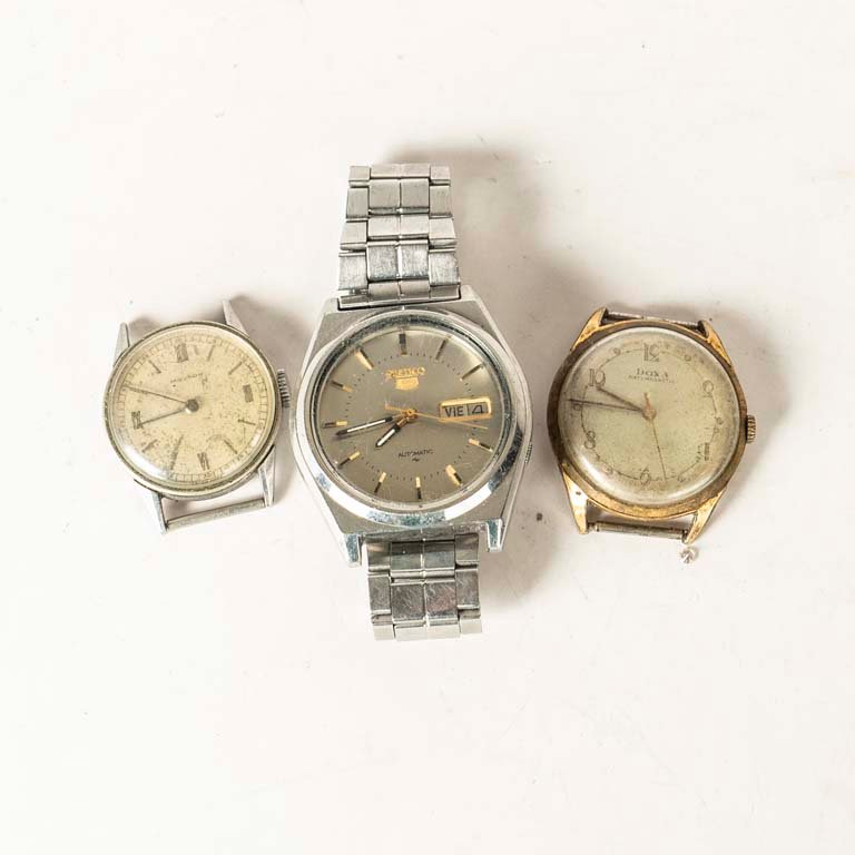 Lote de 3 Relojes de Pulsera: Seiko, Doxa y Otro