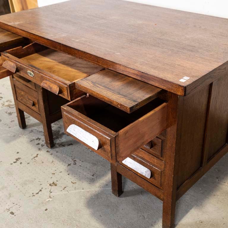 Escritorio de roble con siete cajones y dos tablas - imagen 3