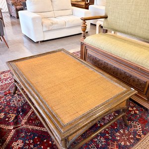Mesa de Centro Estilo Rústico con Cajones y Banco de Madera Tallada - imagen 2