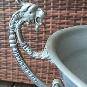 Trofeo Metálico con Asas de Dragón y Dos Medallas con Cintas - imagen 7