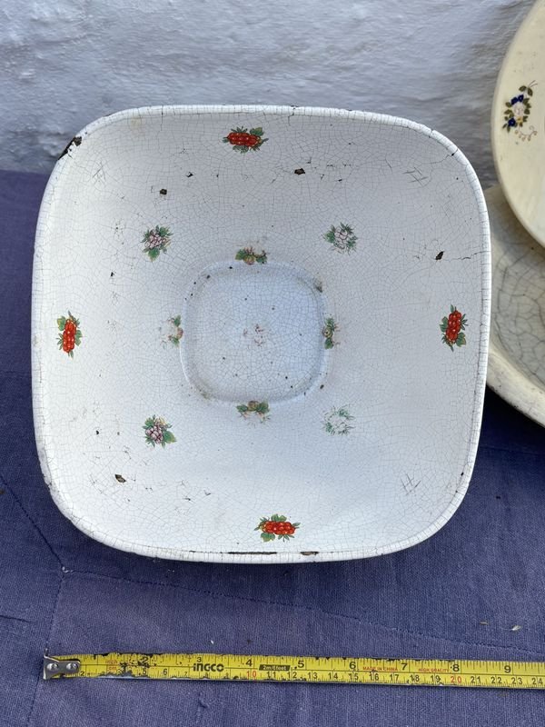 Lote mixto de vajilla de loza y porcelana. - imagen 1