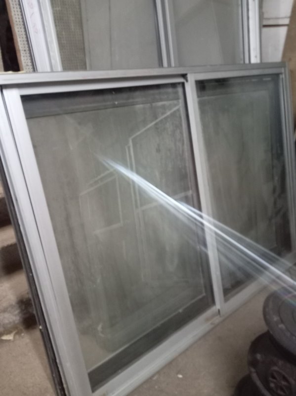 Ventral de Aluminio y Vidrio con Dos Hojas Corredizas