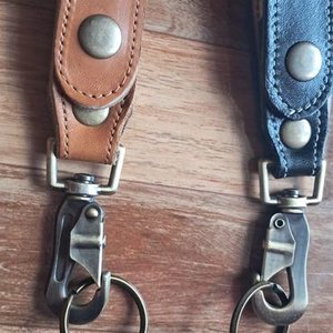 Lote anterior: Set de 2 Llaveros de Cuero Nuevos