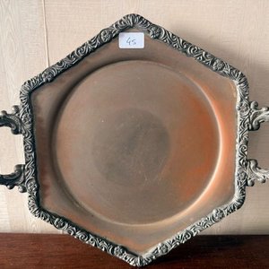 Lote siguiente: Bandeja Hexagonal con Asas Decoradas