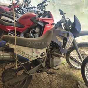 Camioneta Chevrolet S10 y Motocicleta de Campo - imagen 2