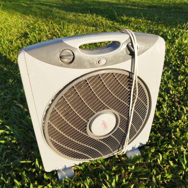 Ventilador de Plástico con Alcance Negro