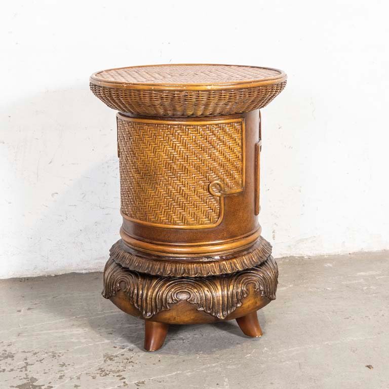 Lote siguiente: Base para mesa con molduras de pasta y sectores de mimbre