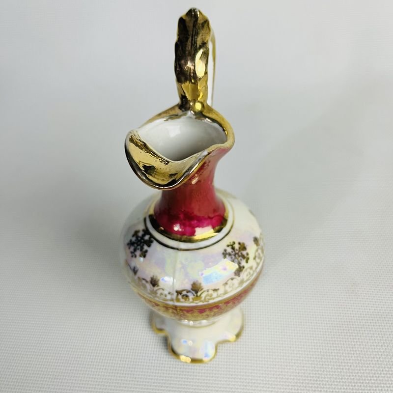 Jarrita vintage en porcelana con escena galante y dorado - imagen 4