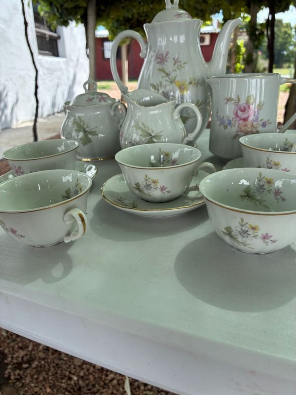 Combo de té porcelana blanca con estilo antiguo