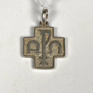 Lote de Dos Dijes Religiosos: Cruz con Símbolos y Figura Humana en Plata - imagen 4