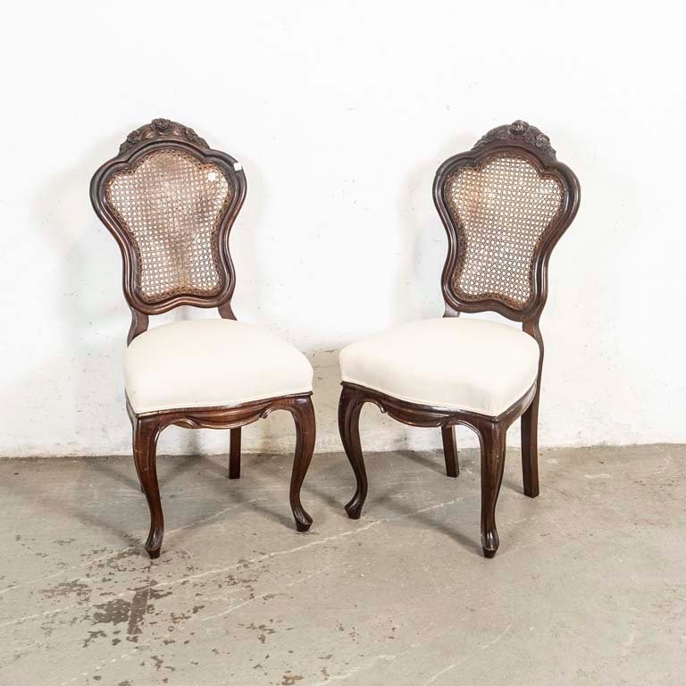 Lote siguiente: Sillas de dormitorio victorianas antiguas con respaldo esterillado y asiento tapizado