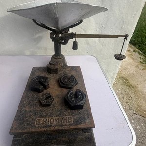 Balanza de Mostrador Antigua "TRIOMPHE" con Bandeja y Pesas - imagen 2