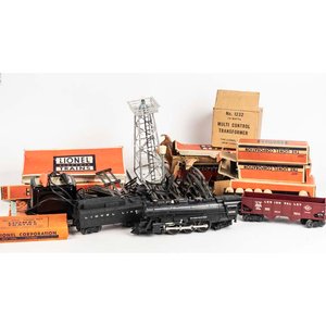 Lote siguiente: Juego de tren Lionel compuesto por: Locomotora, 5 vagones, tramos de vías, transformador, accesorios y catálogos.
