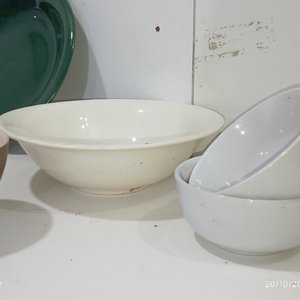 Lote Variado de Vajilla: Platos, Bowls y Fuente Rectangular - imagen 5