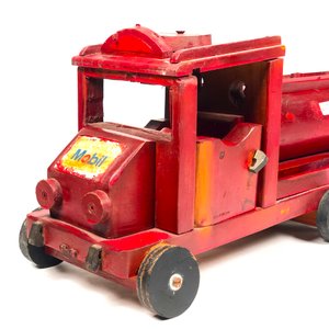 Locomotora de Madera Roja Estilo Vintage con Logo Mobil - imagen 2