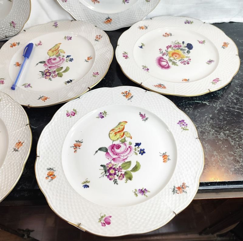 Platos de porcelana HEREND #527 húngaros floreados en excelente estado - imagen 3
