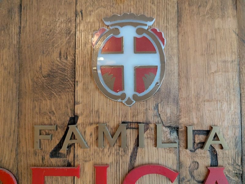 Tapa de barril en roble con publicidad de Familia Deicas - imagen 3