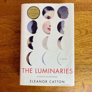 Libro "The Luminaries" de Eleanor Catton, Ganador Premio Booker - imagen 2