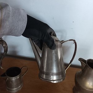Lote de Jarritas y Cafeteras Metálicas Antiguas - imagen 6