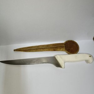 Lote siguiente: Cuchilla de Frigorífico con Vaina de Cuero Trabajada