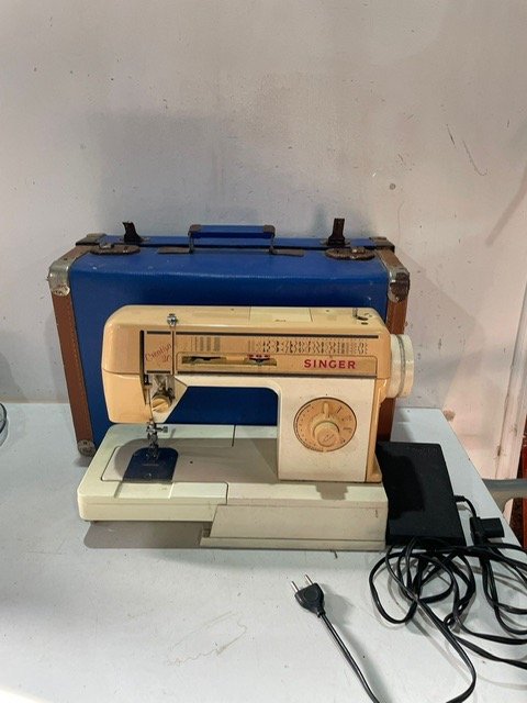 Lote siguiente: Maquina de coser Singer en buen estado