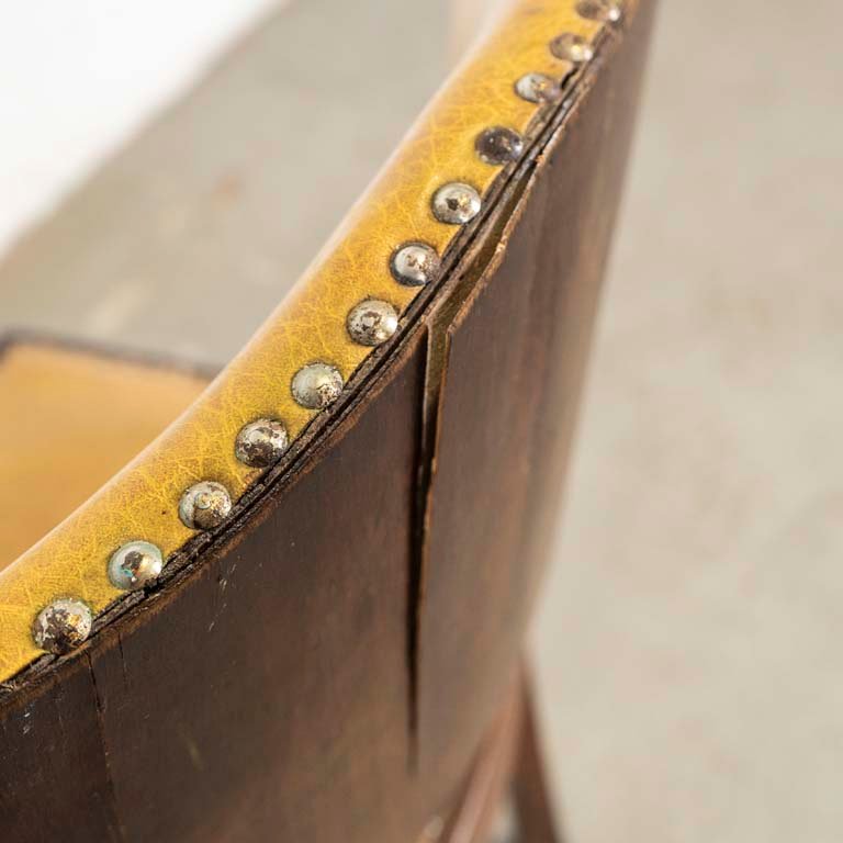 Silla francesa con tapizado en cuerina y detalles en el lustre - imagen 3