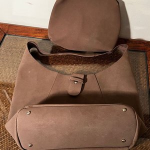 Conjunto Cartera Marrón y Necesaire con Cierre Magnético - imagen 3