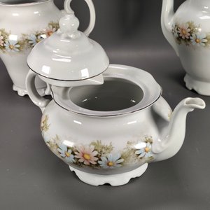 Conjunto de Porcelana Brasilera Schmidt: Tetera, Lechera, Dulcera y Cafetera con Flores - imagen 8