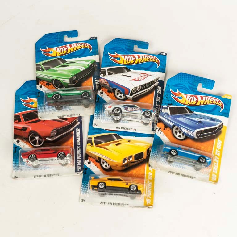 5 autos colección Hot Wheels en su blister original.