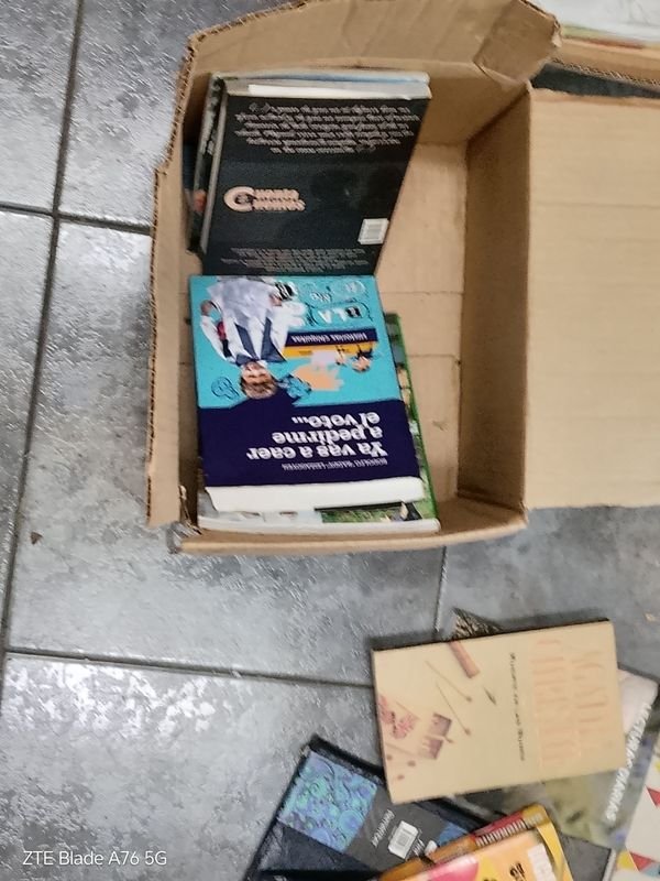Libros variados en buen estado - imagen 2