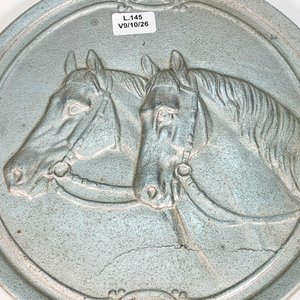 Placa Decorativa Circular de Aluminio con Caballo en Relieve - imagen 2