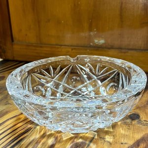 Par de Ceniceros de Cristal Tallado con Diseños Geométricos - imagen 5
