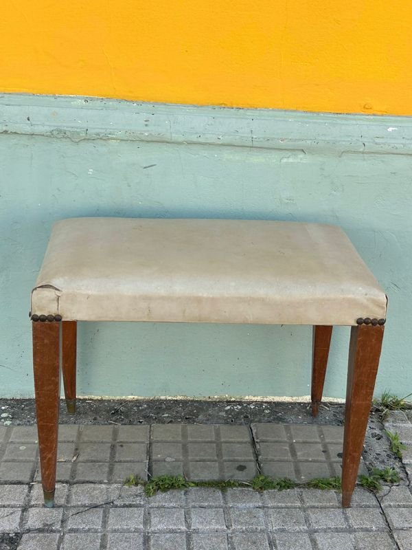 Banco o Banqueta Rectangular Acolchada con Tachas