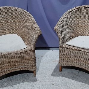 Lote anterior: Par de Sillones de Mimbre Blancos con Almohadones
