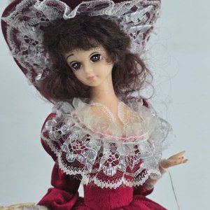 Muñeca Coleccionable Elegance Dolls "Miss Rosa" Musical - imagen 2