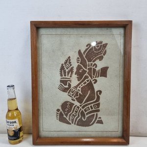 Set de 2 Cuadros Decorativos: Porta Llaves Rústico y Figura Precolombina - imagen 2