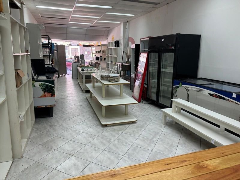 Liquidación de Supermercado: Exhibidores, Heladeras y Mobiliario