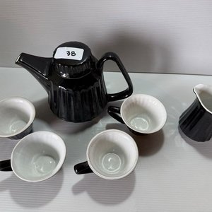Juego de Tetera, Lechera y 4 Pocillos de Cerámica Negra y Blanca - imagen 2
