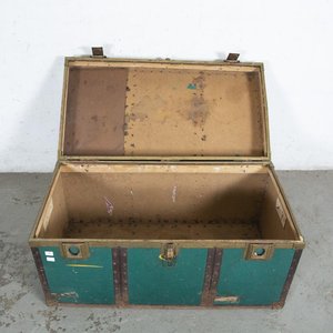 Baúl Antiguo de Viaje Verde con Herrajes Metálicos - imagen 2